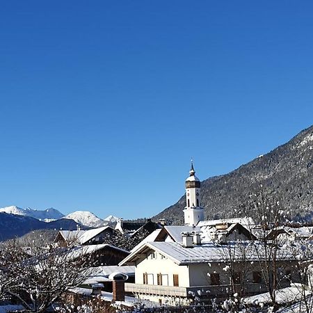 Bunter Hirsch Ferienwohnung Im Garmischer Zentrum Екстер'єр фото