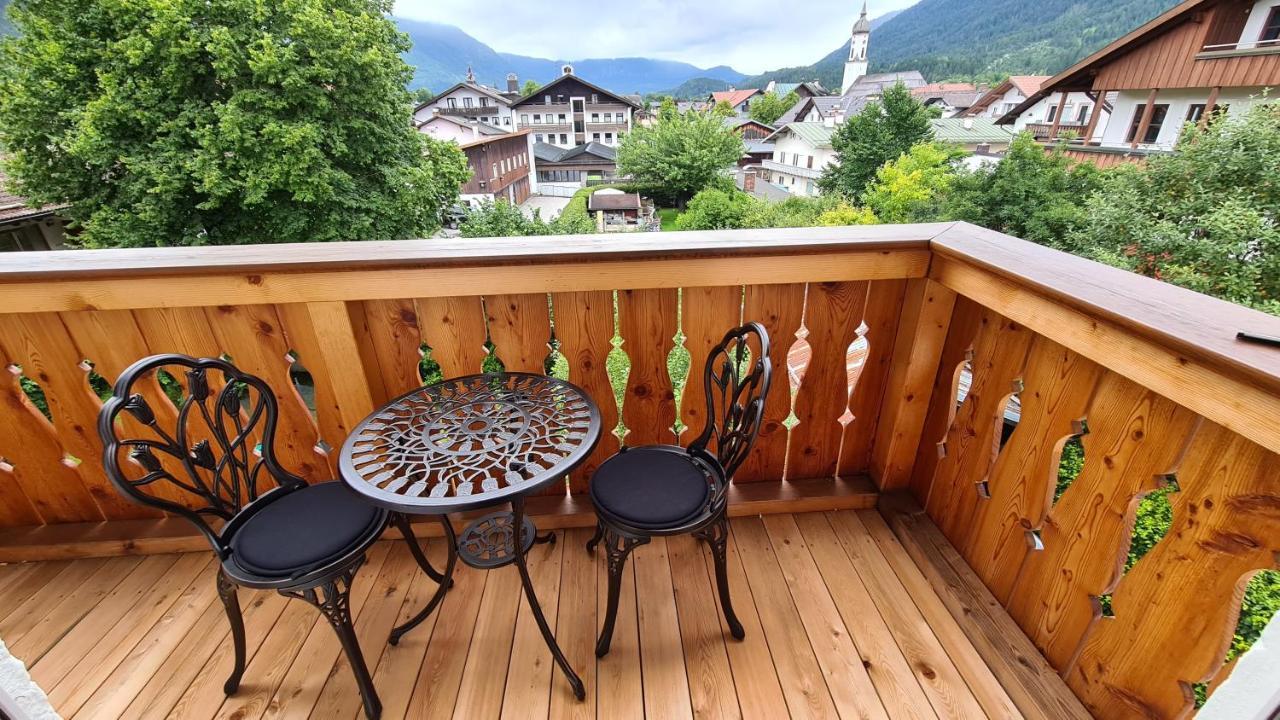 Bunter Hirsch Ferienwohnung Im Garmischer Zentrum Екстер'єр фото