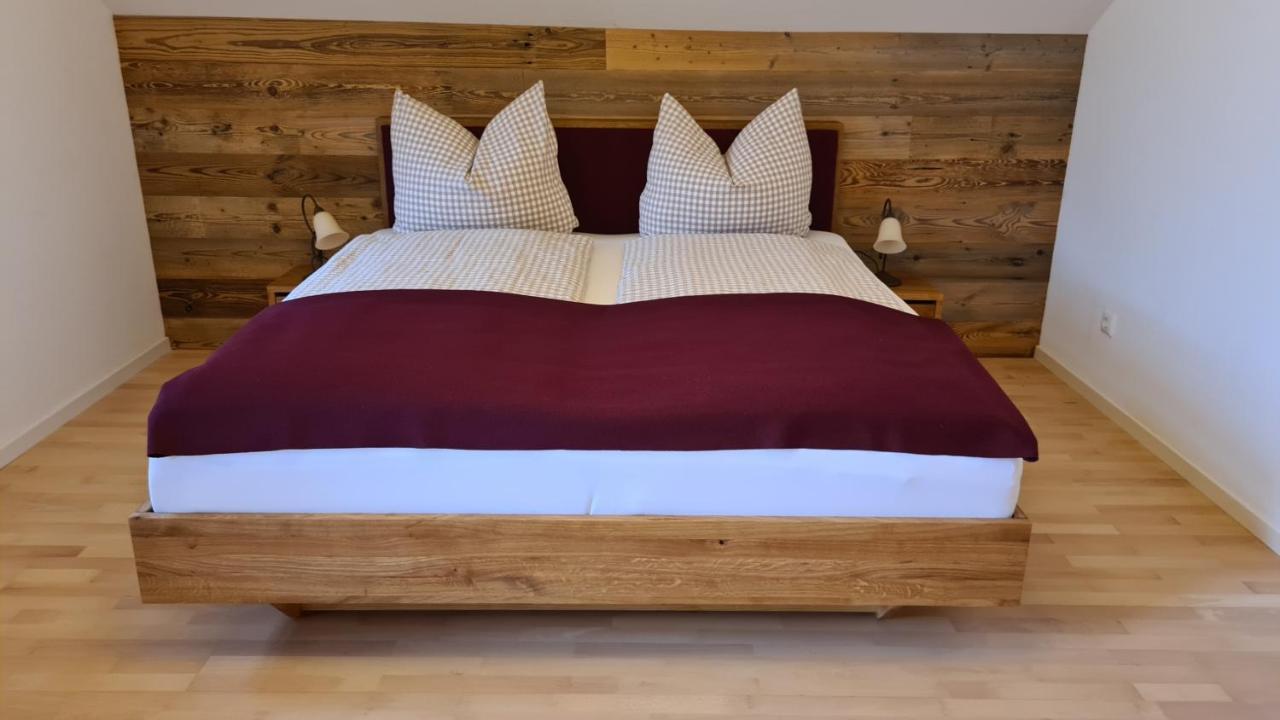 Bunter Hirsch Ferienwohnung Im Garmischer Zentrum Екстер'єр фото