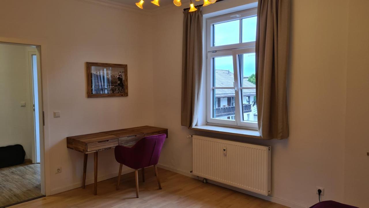 Bunter Hirsch Ferienwohnung Im Garmischer Zentrum Екстер'єр фото