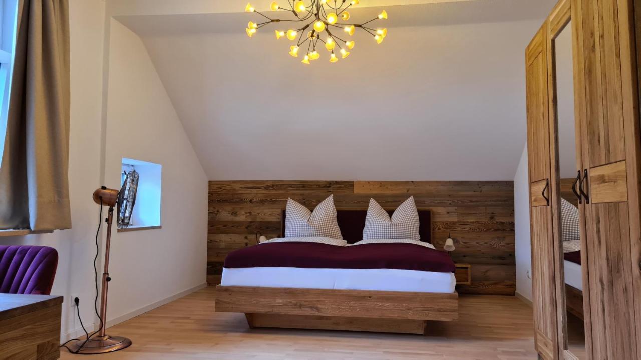 Bunter Hirsch Ferienwohnung Im Garmischer Zentrum Екстер'єр фото