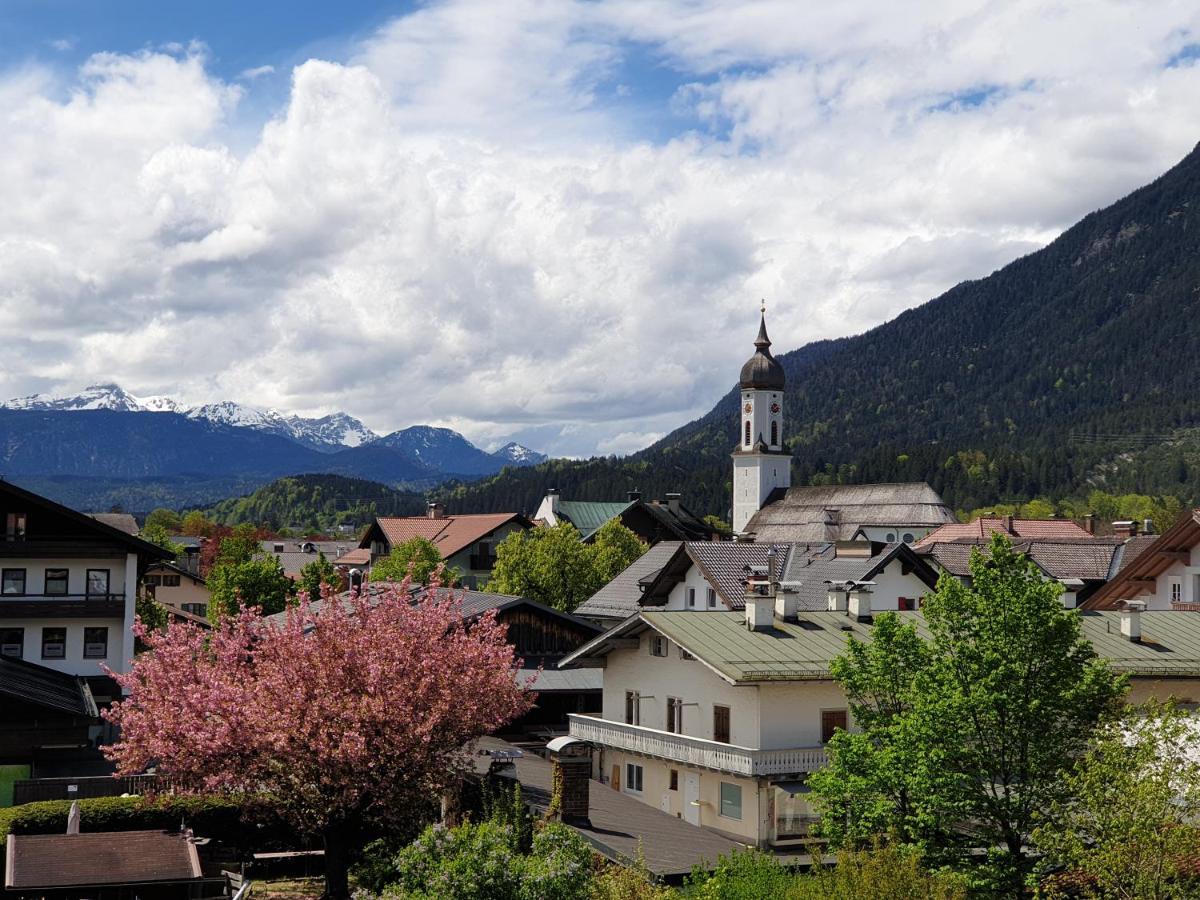 Bunter Hirsch Ferienwohnung Im Garmischer Zentrum Екстер'єр фото