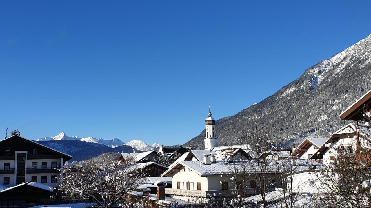 Bunter Hirsch Ferienwohnung Im Garmischer Zentrum Екстер'єр фото